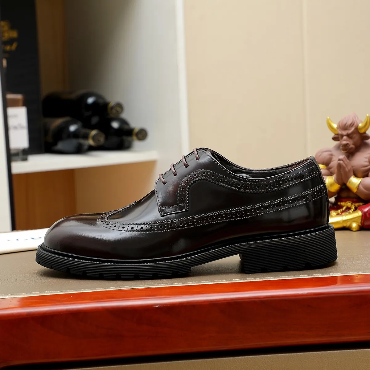 Men's shoes 💰620 💰 Louis Vuitton LV ® Autumn and Winter 🆕 models 🔛Full shoe counter First layer cowhide, 🐂leather lined casual shoes for men, super soft outsole, essential for driving. Counter synchronized original first layer cowhide completely 1:1 mold customization 🌹Top version, 2 colors available! Number: 38-45 (37.46. Customized)